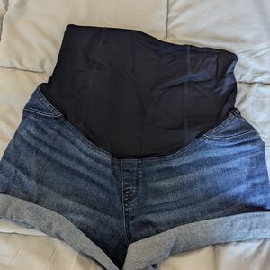 Maternity shorts